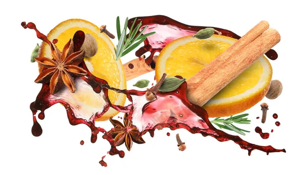 Beyaz arka planda şarap, baharat ve portakal dilimleri.