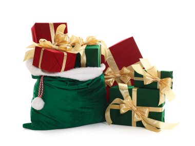 Noel Baba çantası, Noel hediyeleri beyaza izole edilmiş.