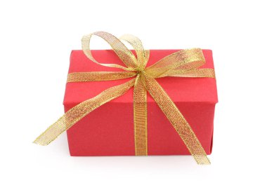 Beyaz kurdeleli bir hediye kutusu.