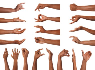 El hareketleriyle. Beyaz arka planda kollarını gösteren Afro-Amerikalı adam, yakın plan.