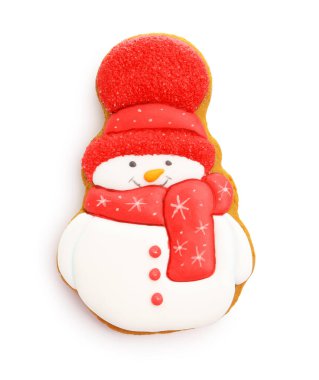 Beyaz manzaralı, kardan adam şeklinde zencefilli kurabiye. Noel hediyesi