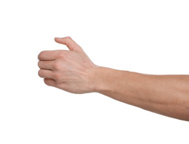 Beyaz arka planda bir şey tutan adam, yakın plan.