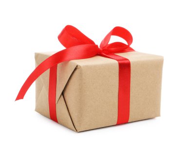 Beyaz kurdeleli bir hediye kutusu.