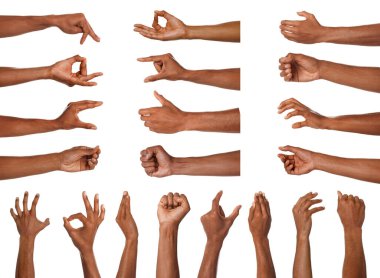 El hareketleriyle. Beyaz arka planda kollarını gösteren Afro-Amerikalı adam, yakın plan.