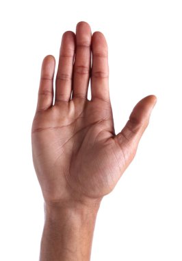 Beyaz arka planda elini gösteren Afro-Amerikalı adam, yakın plan.