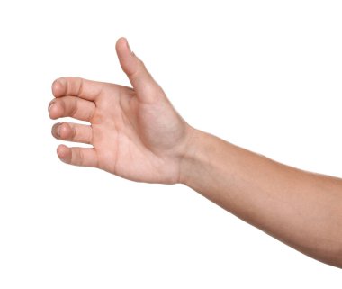 Beyaz arka planda bir şey tutan adam, yakın plan.