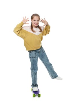 Beyaz arka planda para tahtası olan tatlı bir kız.