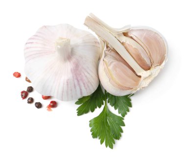 Taze sarımsak, biber ve maydanoz.