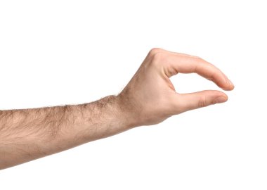 Beyaz arka planda bir şey tutan adam, yakın plan.