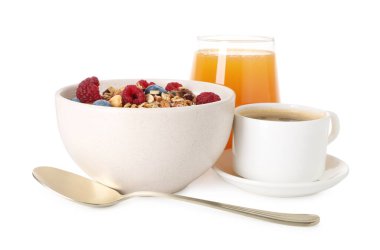 Sağlıklı kahvaltı. Fındıklı yulaf ezmesi, böğürtlen, kahve ve meyve suyu.