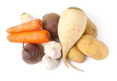 Birçok farklı çiğ sebze beyaz, üst görünümde izole