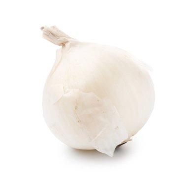 Taze soğan soğanı beyaza izole edilmiş.