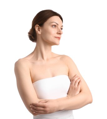 Beyaz arka planda güzel bir kadının portresi