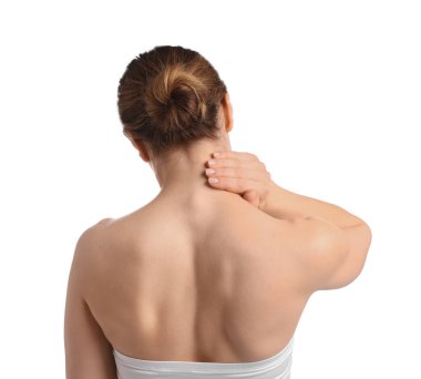 Beyaz arka planda boyun masajı yapan bir kadın.