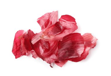 Kırmızı soğan kabukları beyaza izole edilmiş, üst görünüm