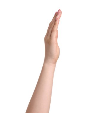 Beyaz arka planda eli olan bir kadın, yakın plan