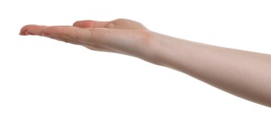 Beyaz arka planda bir şey veren kadın, yakın plan.