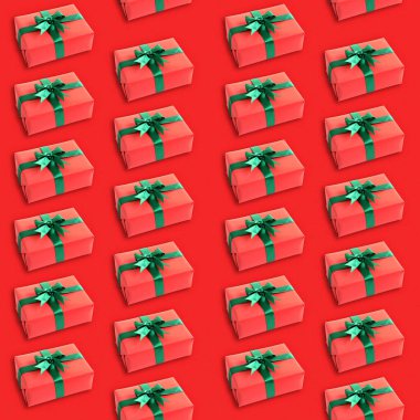 Kırmızı arka planda güzel hediye kutularının Noel deseni