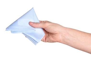 Beyaz arka planda kumaş mendil tutan kadın, yakın plan.