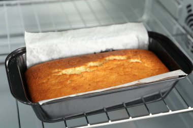 Lezzetli limonlu kek fırında, yakın plan.