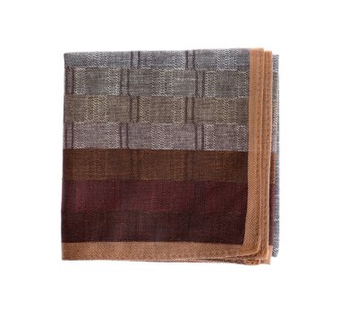 Bir katlanmış mendil beyaza izole edilmiş, üst manzara. Şık aksesuar