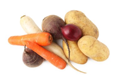 Birçok farklı çiğ sebze beyaz, üst görünümde izole