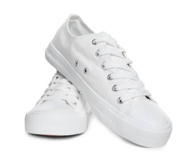 Beyazlar üzerinde izole edilmiş şık spor ayakkabılar.