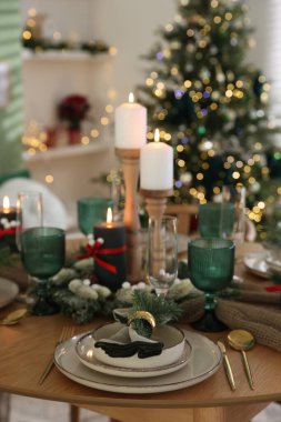 Kutlama masası dekorasyonu, kapalı mekan, yakın çekim.