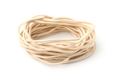 Beyaza izole edilmiş lastik bant yığını