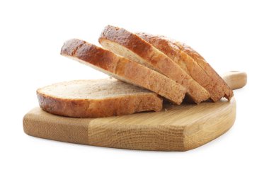 Beyaz üzerine izole edilmiş kızarmış ekmek dilimleri.