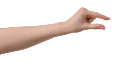 Beyaz arkaplanda bir şeyin boyutunu gösteren kadın, yakın plan