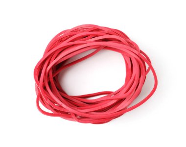 Birçok kırmızı lastik bant beyaz, üst görünümde izole