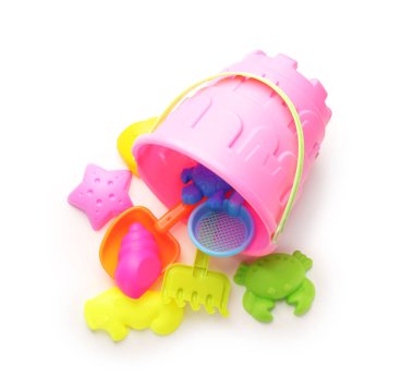 Beyaz manzaralı, izole çocuk plaj oyuncakları.