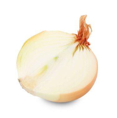 Taze soğanın yarısı beyaz üzerine izole edilmiş.