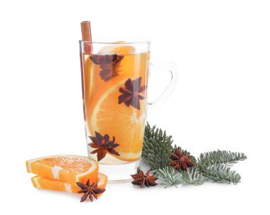 Lezzetli, portakal, baharat ve köknar dallı, beyaz şarap.