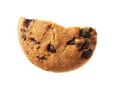 Lezzetli bir parça çikolata parçacıklı kurabiye beyaza izole edilmiş.