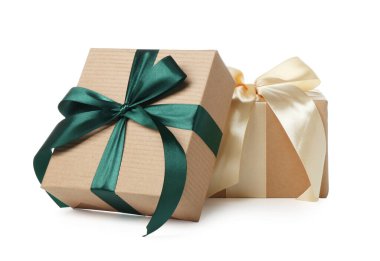 Beyaz fiyonklu güzel hediye kutuları