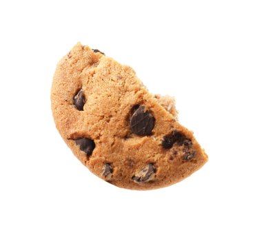 Lezzetli bir parça çikolata parçacıklı kurabiye beyaza izole edilmiş.