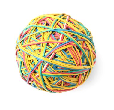 Beyazlar üzerinde izole edilmiş renkli lastik bantlardan yapılmış top