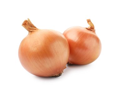 Beyaz üzerine izole edilmiş iki taze soğan soğanı.