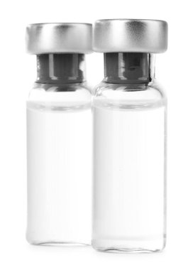 Beyazlara izole edilmiş cam şişelerdeki aşı