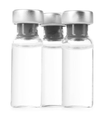 Beyazlara izole edilmiş cam şişelerdeki aşı