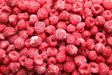 Arka plan olarak donmuş olgun ahududular, üst görünüm