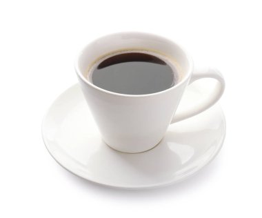 Beyaz bardakta izole edilmiş Aromatik kahve.