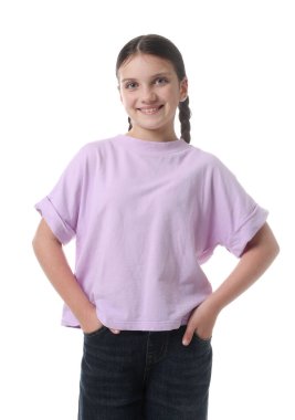 beyaz zemin üzerinde sevimli kız portresi