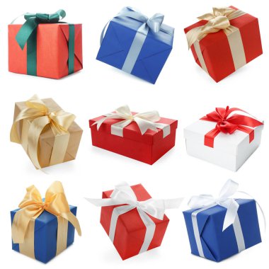 Hediye kutuları beyaza izole edilmiş, set. Noel hediyesi