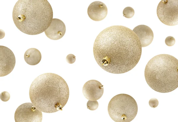 Noel topları beyaz arka planda havada uçuşuyor. Şenlikli süsler