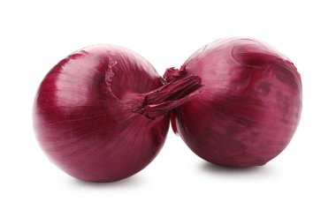 Beyaz üzerine izole edilmiş iki taze soğan soğanı.