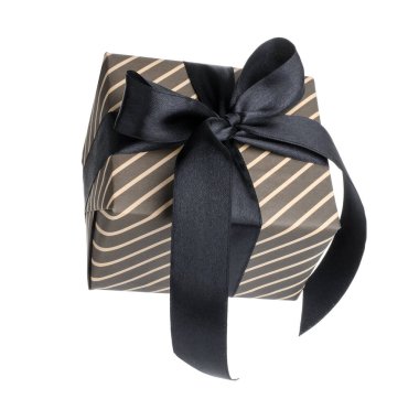 Havada izole edilmiş güzel bir hediye kutusu.