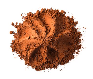 Beyaz üzerine izole edilmiş kakao tozu yığını, üst görünüm